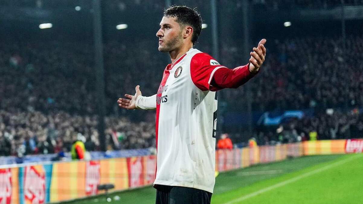 Santiago Giménez interesa al Real Madrid.