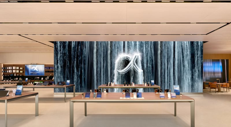 La HONOR ALPHA Store combina innovación tecnológica y cultura en un espacio único que ofrece experiencias inmersivas de vida inteligente, escenarios impulsados por IA y un café creativo para conectar a visitantes y creadores