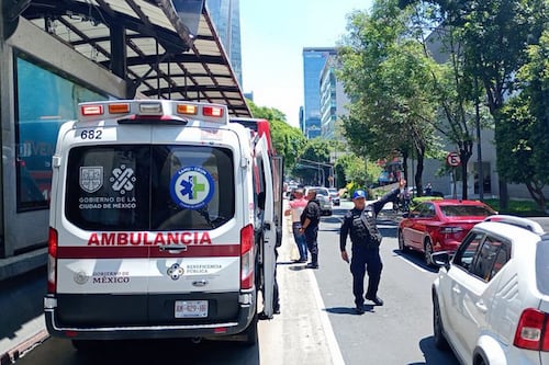Muere hombre dentro de unidad del Metrobús en la estación Teatro de los Insurgentes