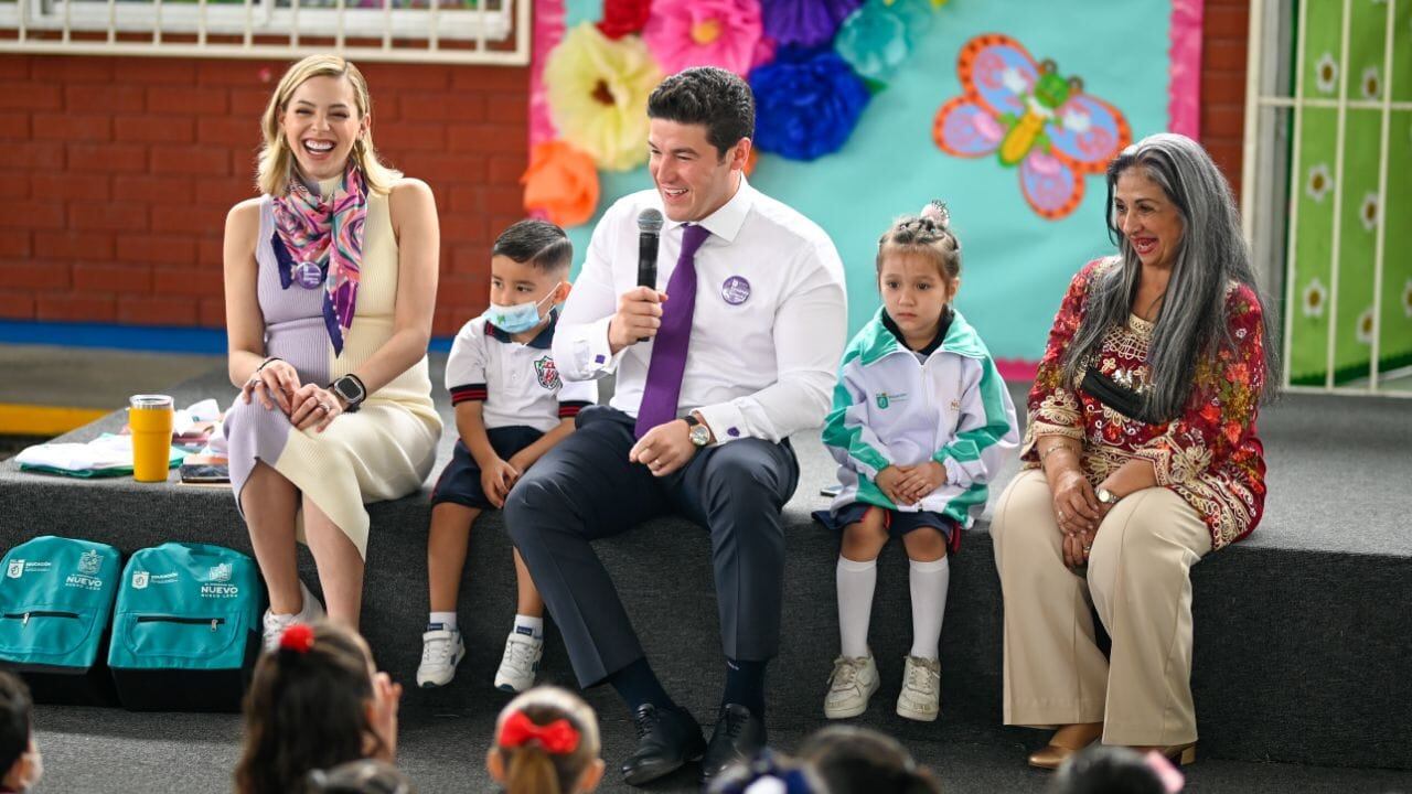 El gobernador y su esposa se divirtieron con las participaciones de los chicos.