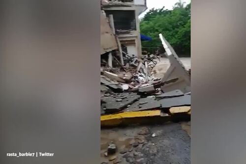 Huracán Nora se ensañó con la costa de Jalisco; colapsan edificios y hay desaparecidos