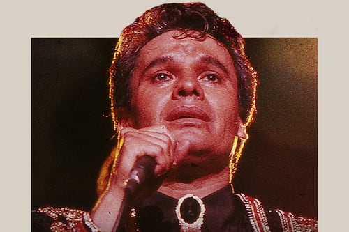 CDMX se llenará de Juan Gabriel: fotos inéditas en el Ángel y proyección de concierto en el Zócalo