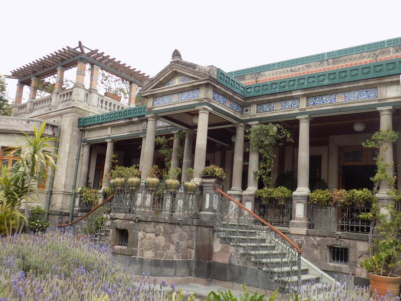 Fachada de la Casa Rivas Mercado. Actualmente está abierta al público y existen visitas guiadas.