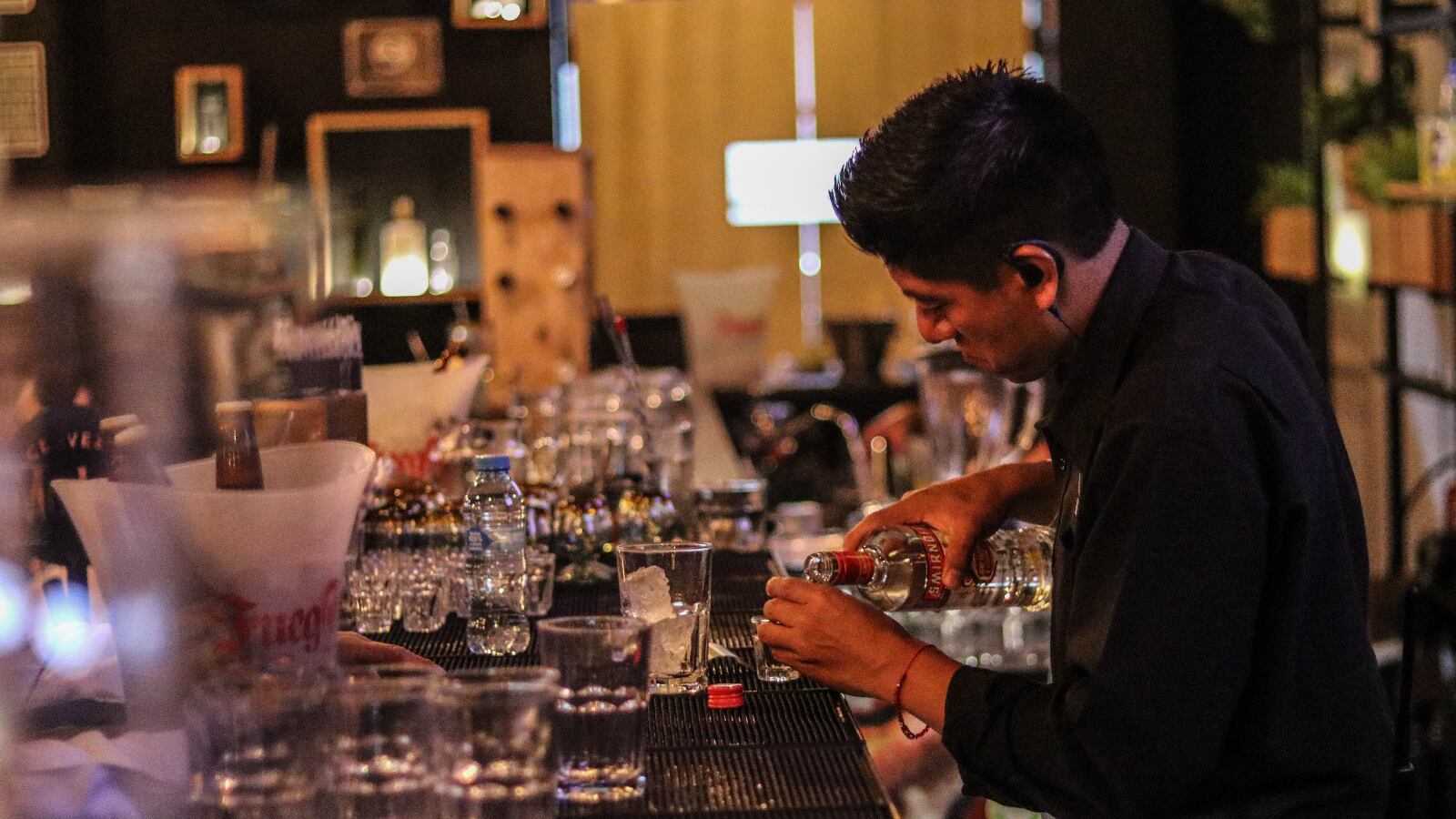 El SAT también cobrará 8% de impuestos especiales a las botanas, confitería y dulces mexicanos de frutas, que necesitas para tu noche mexicana.