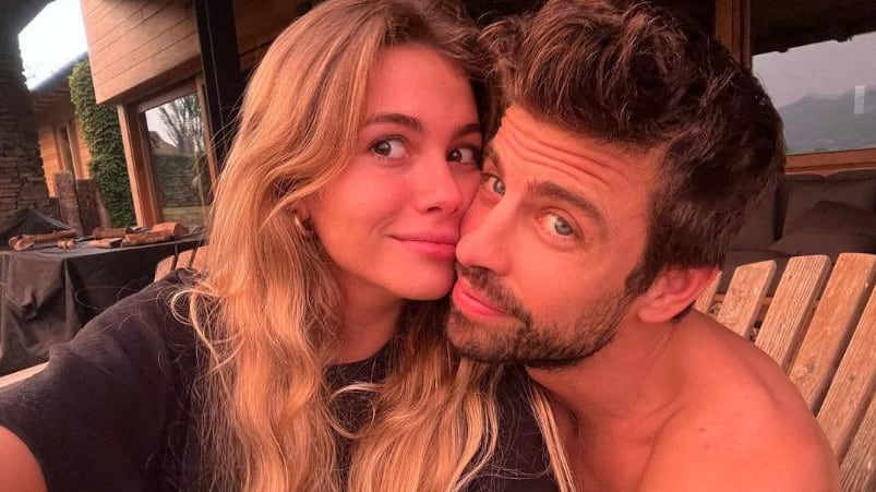 ¿Es un chiste? Piqué y Clara Chía son grabados saliendo del consulado de Colombia