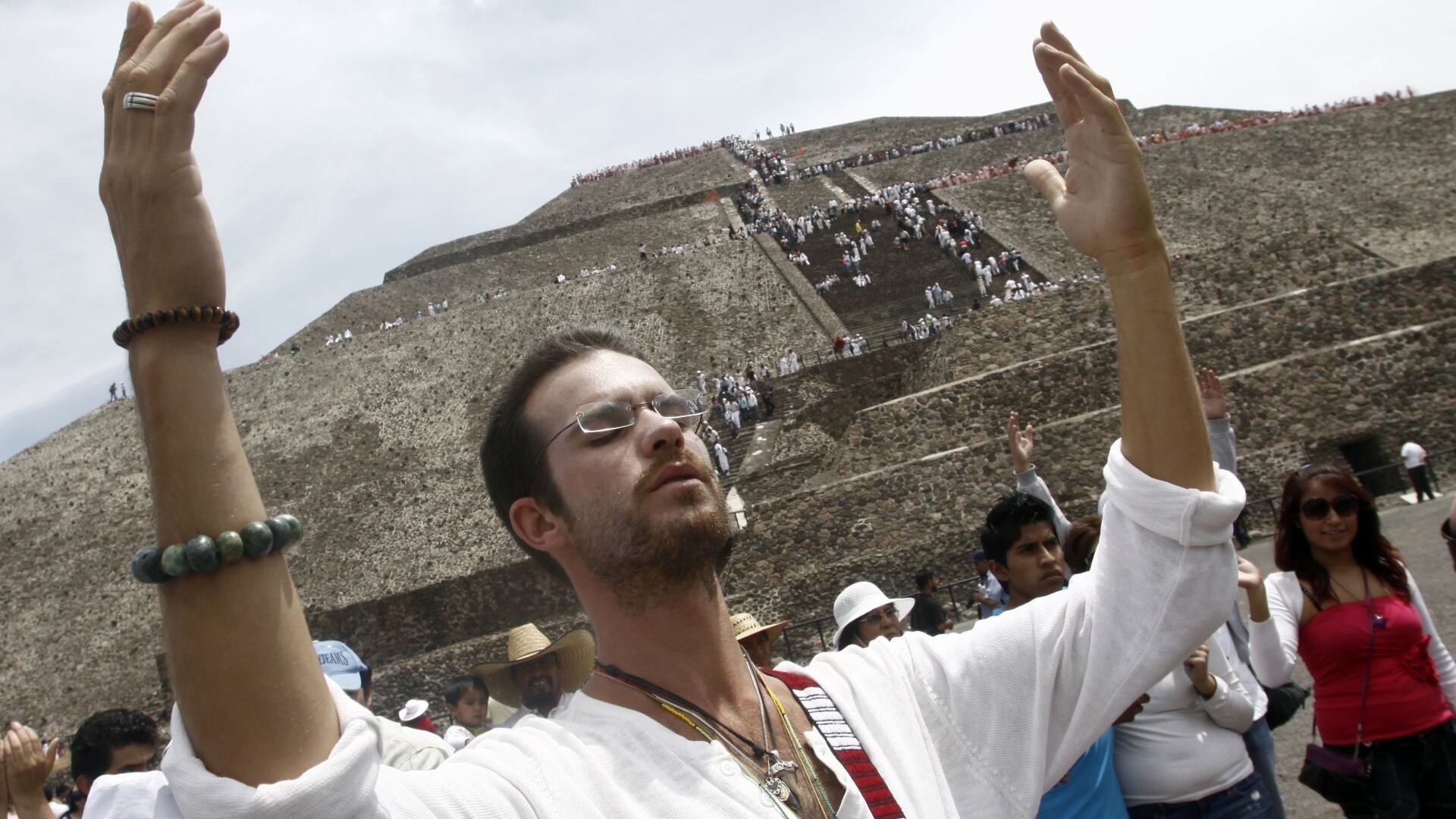 Cargarse de energía en pirámides no tienen relación con ninguna práctica ancestral