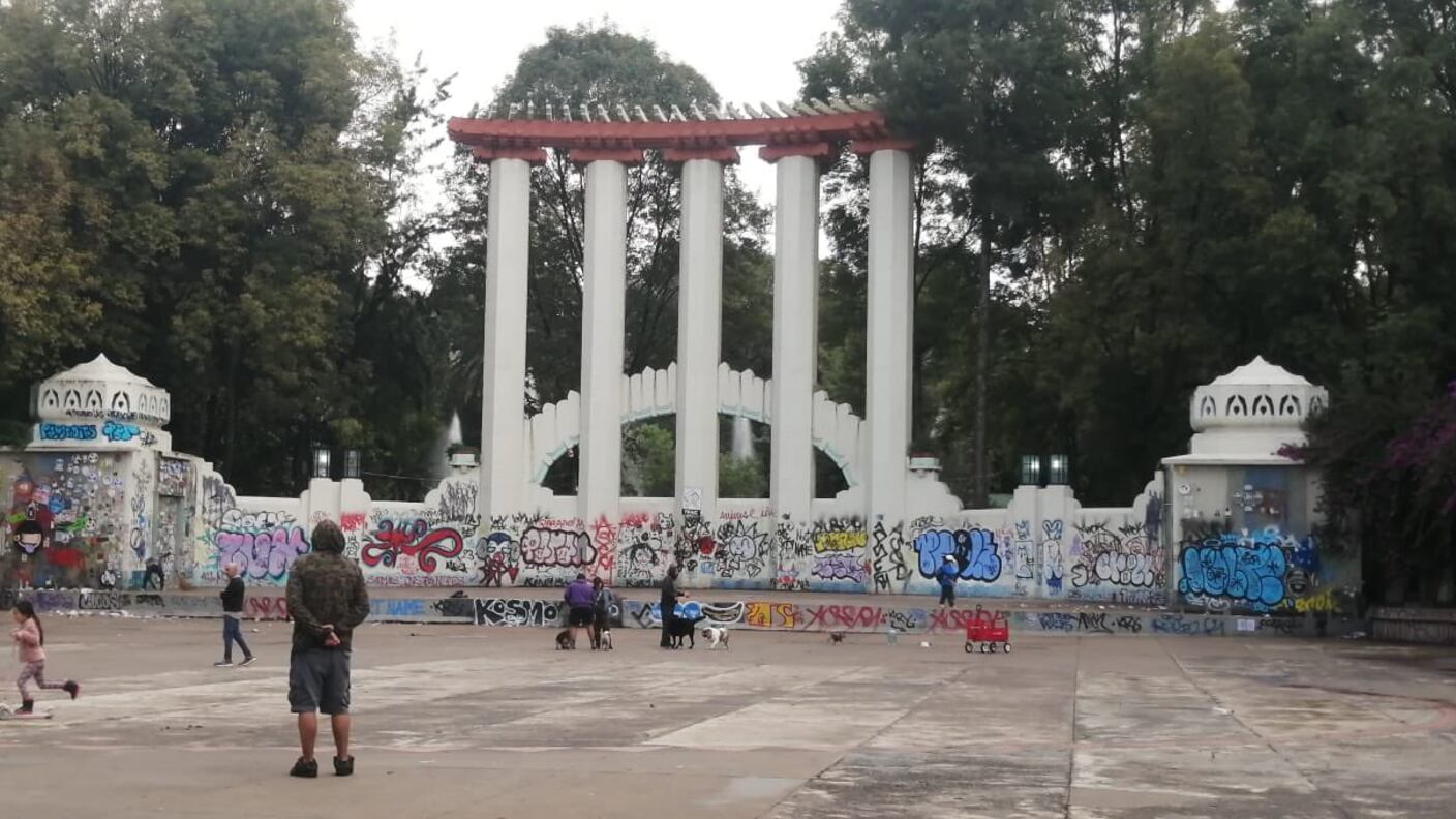 Vecinos denuncian actos vandálicos en el Parque México.