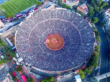Con lleno total se reanudaron las actividades de la Fiesta Brava en la Monumental Plaza de Toros México.