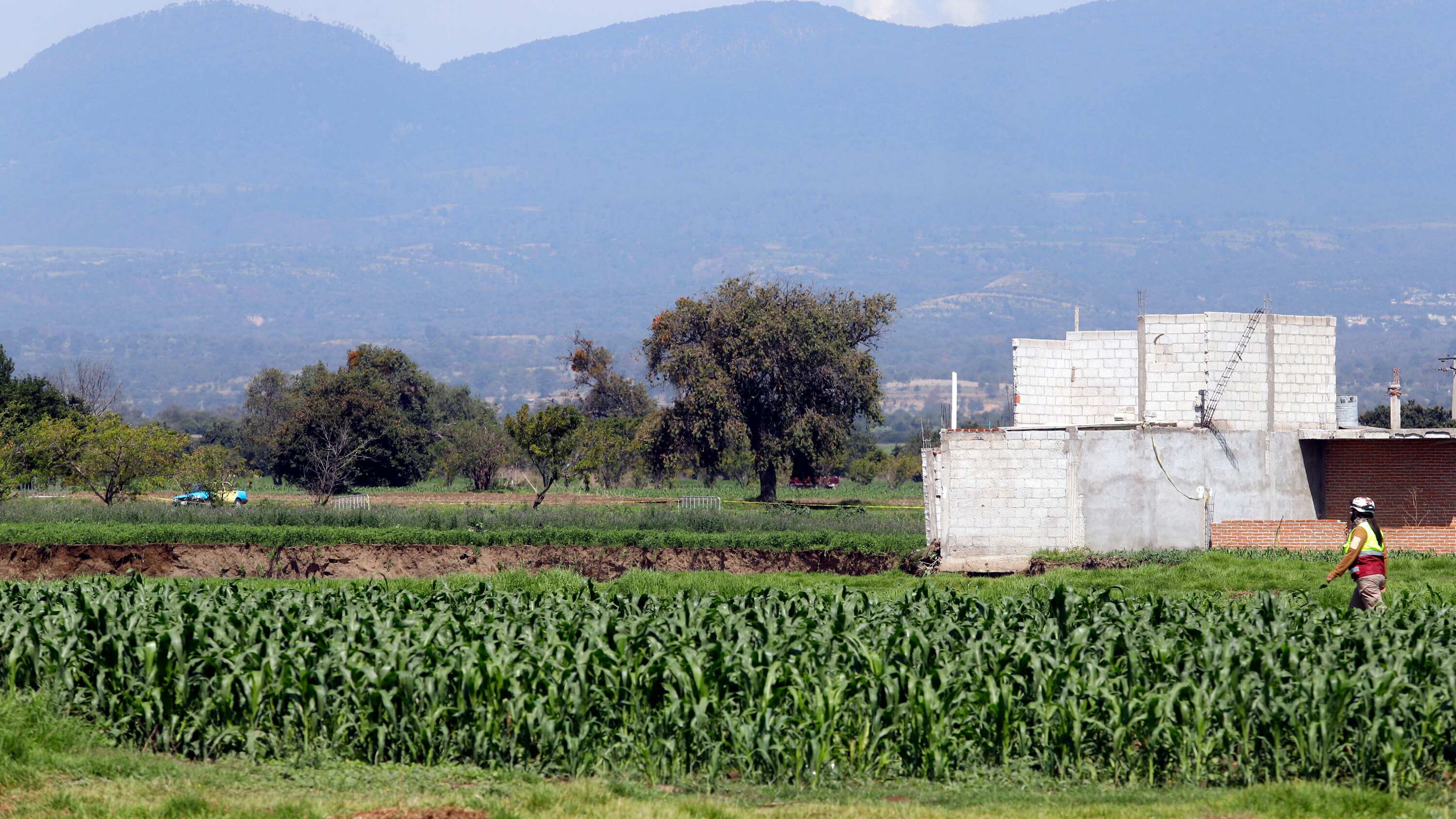 Gobernador irá al socavón para reunirse con habitantes afectados