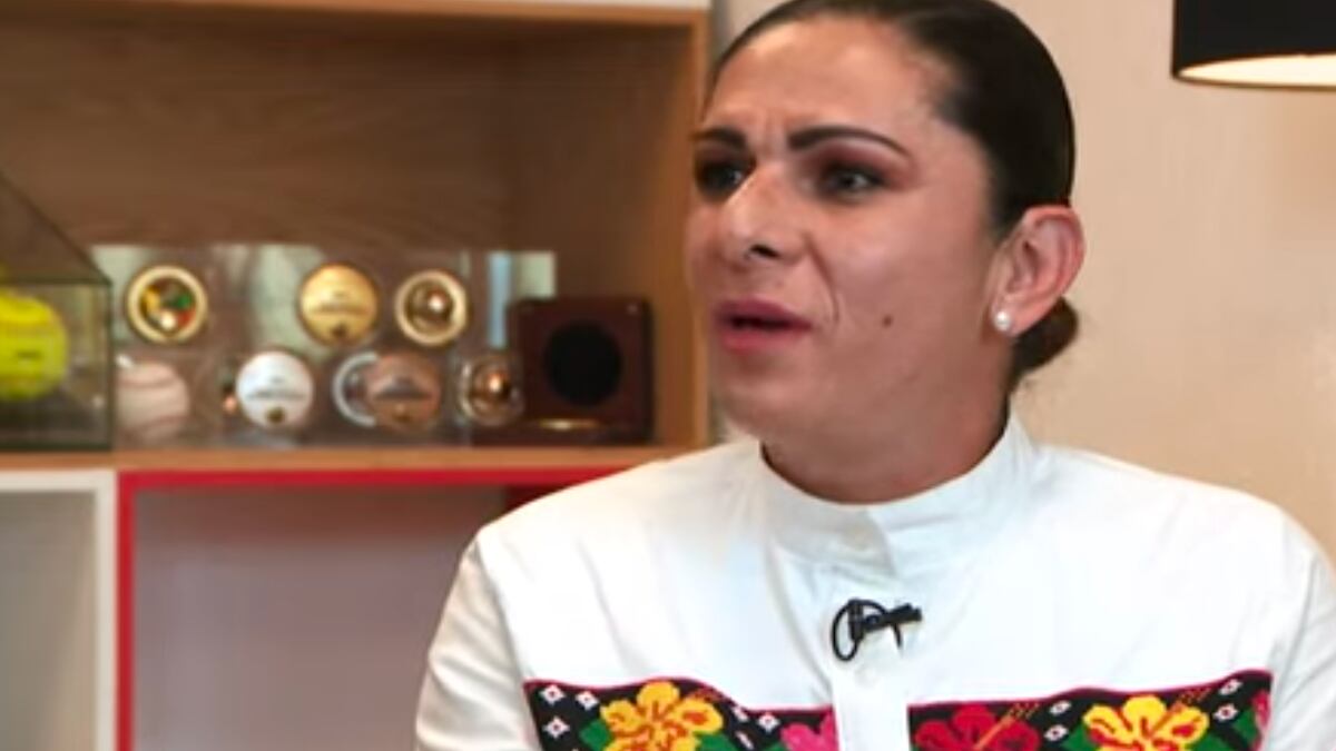 En entrevista con David Faitelson, Ana Guevara habló sobre la situación con las nadadoras mexicanas.