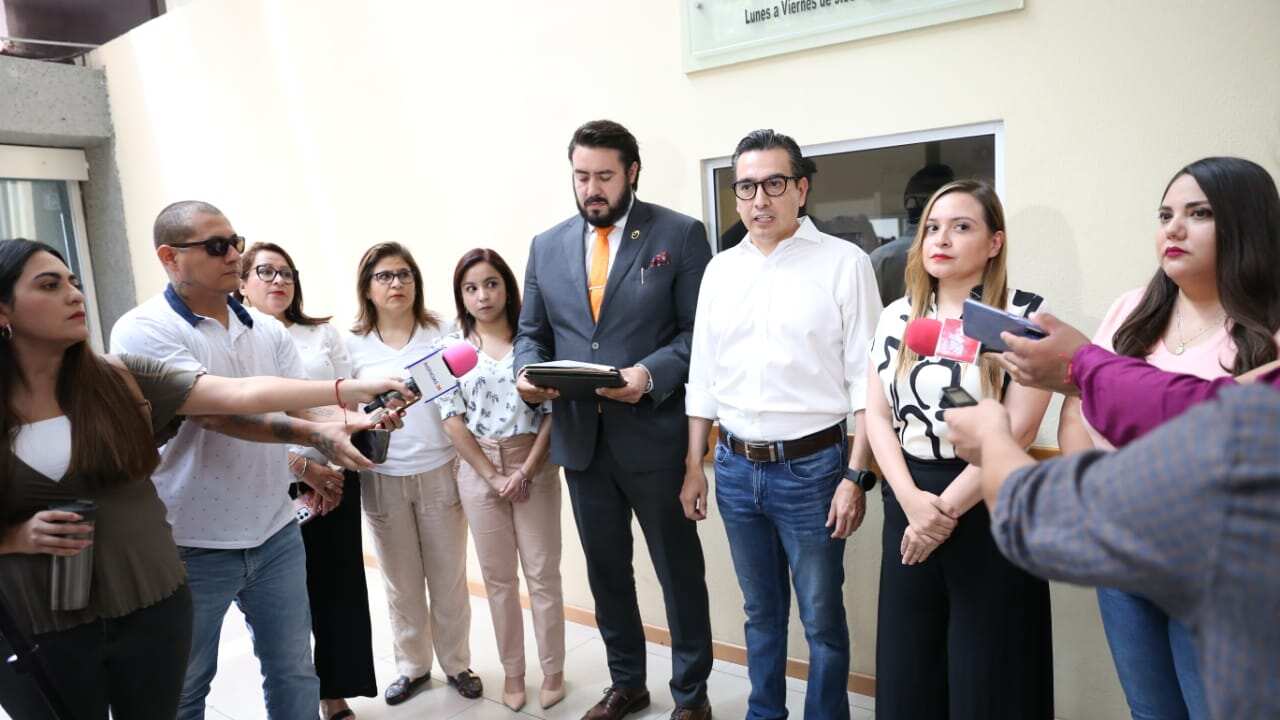 Gaona estuvo respaldado por miembros del partido al hacer pública su denuncia.