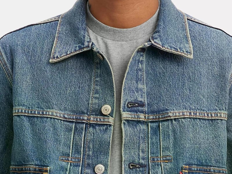 Ya sea primerizo, aventurero o elegante, papá también merece ropa que refleje quién es. Inspírate con estas propuestas atemporales y cómodas que se adaptan
