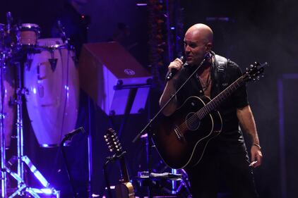 El músico peruano volvió a demostrar su talento arriba del escenario del Pepsi Center WTC, deleitando a sus fanáticos con los temas que han marcado su carrera.