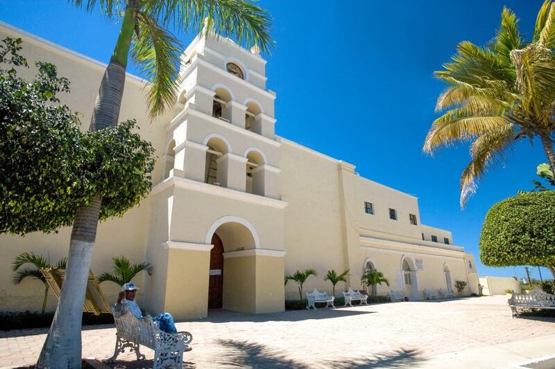 En sus alrededores se encuentran montañas, playas de arena blanca, paisajes desérticos y actividades de aventura que le inyectan un toque de adrenalina a la tranquilidad de su nombre. Foto: Turismo La Paz.