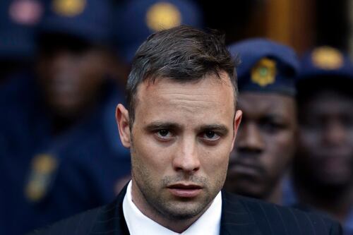 Oscar Pistorius recibe libertad condicional tras asesinato de su novia