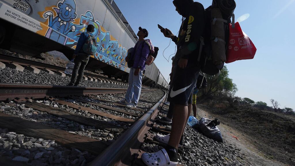 migrantes-son-engañados-para-cruzar-a-EU-a-cambio-de-dólares