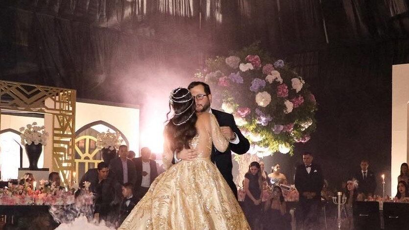 El hijo del presidente fue captado en diferentes imágenes y videos de la celebración. (Especial)