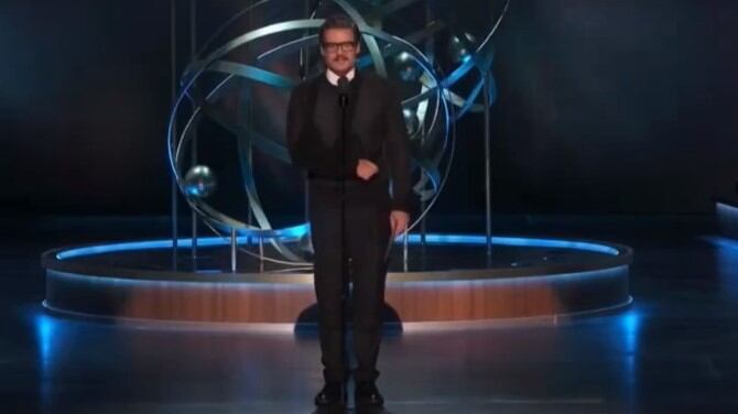 El actor Pedro Pascal confesó lo que “realmente” le pasó en su brazo dando uno de los mejores momentos de los Emmy.