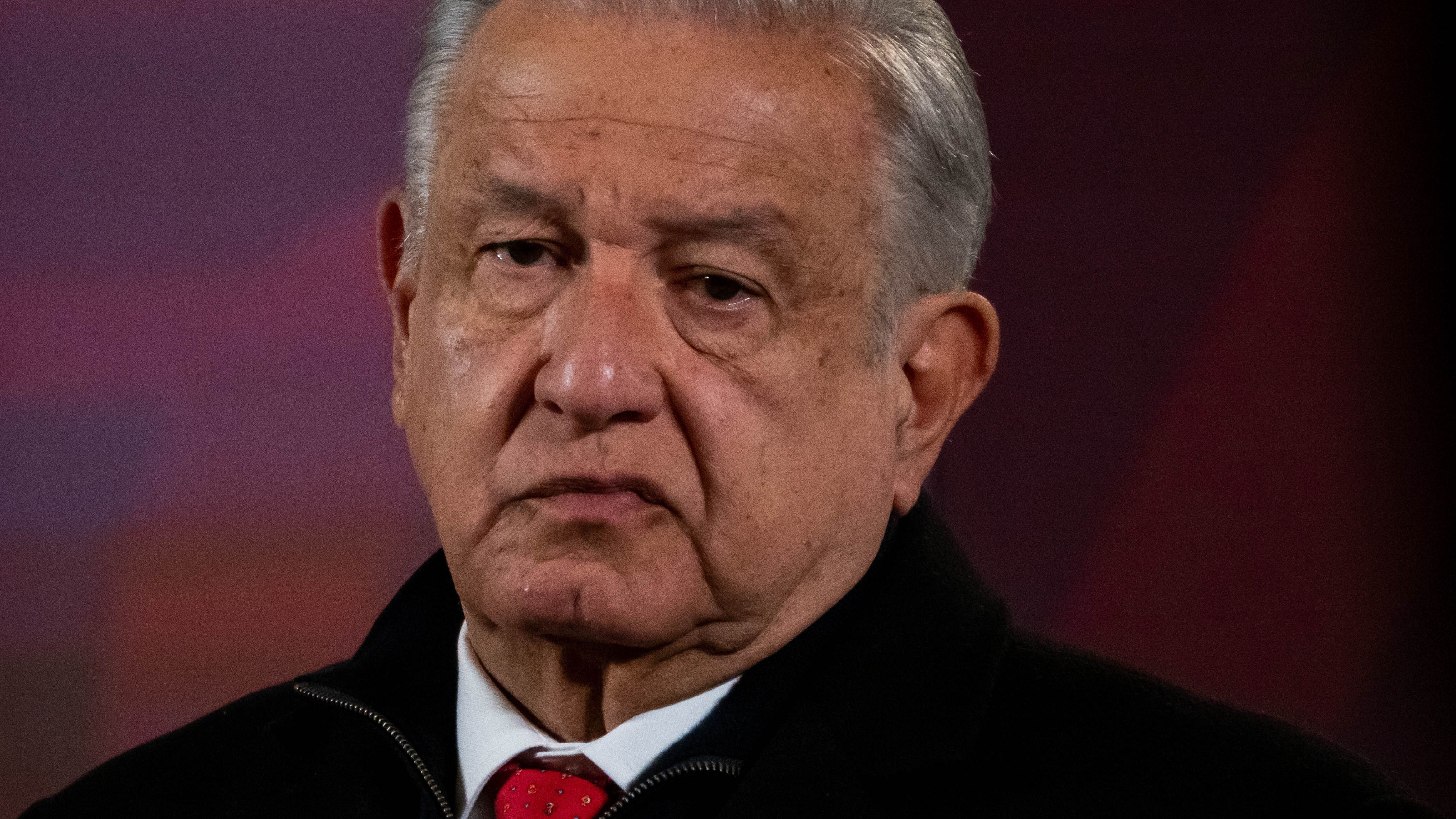 CIUDAD DE MÉXICO, 27DICIEMBRE2023.- Andrés Manuel López Obrador, presidente de México, durante la conferencia matutina desde Palacio Nacional en que se presentó la sección “Quién es quién en las mentiras de la semana”, así como detalles sobre la Estrategia Nacional de Búsqueda Generalizada. 
FOTO: GALO CAÑAS/CUARTOSCURO.COM