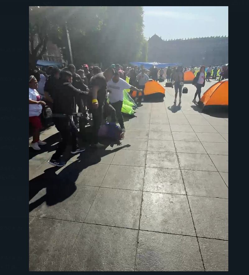 CNTE golpes en campamento