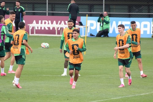 Edson Álvarez casi ‘rompe’ a Gilberto Mora en el último entrenamiento de México previo al Mundial