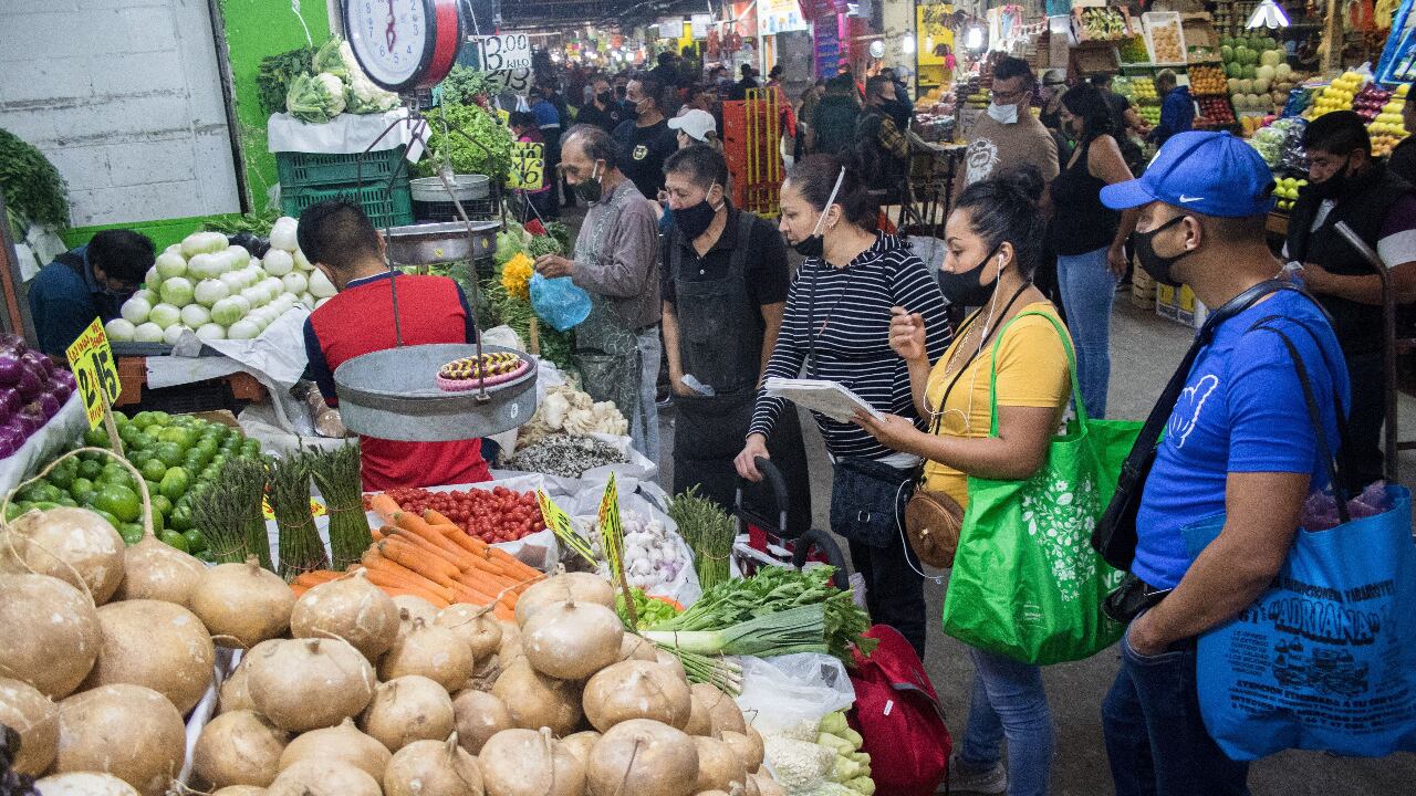 La inflación mató 30% de las ventas del comercio en pequeño, el ticket promedio no pasa de 100 pesos y la mitad de los negocios es víctima del delito: robo hormiga, asalto, corrupción y extorsión.