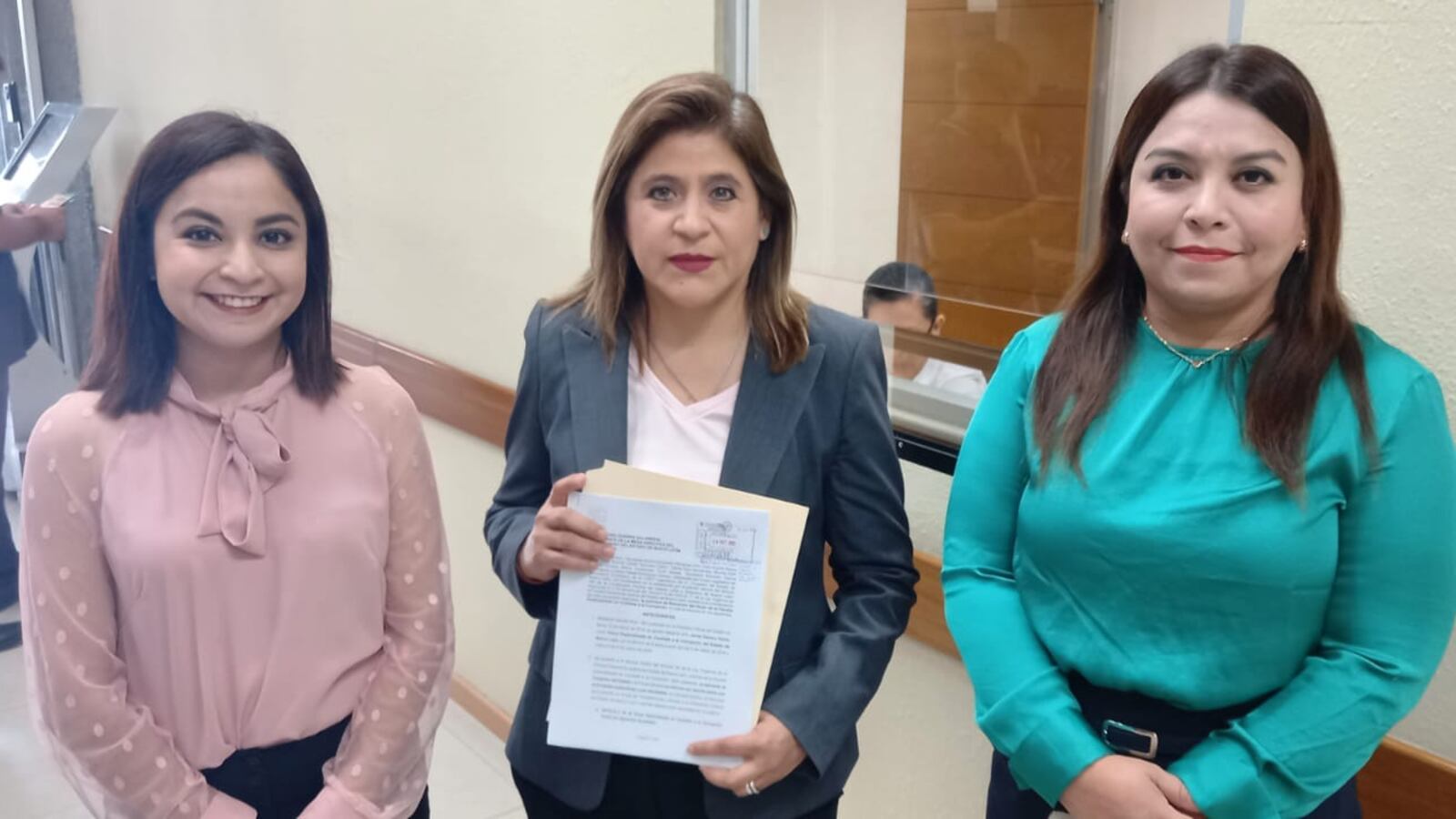 Iraís Reyes, Sandra Pámanes y Brenda Sánchez, de la bancada emecista, presentaron la solicitud en Congreso.