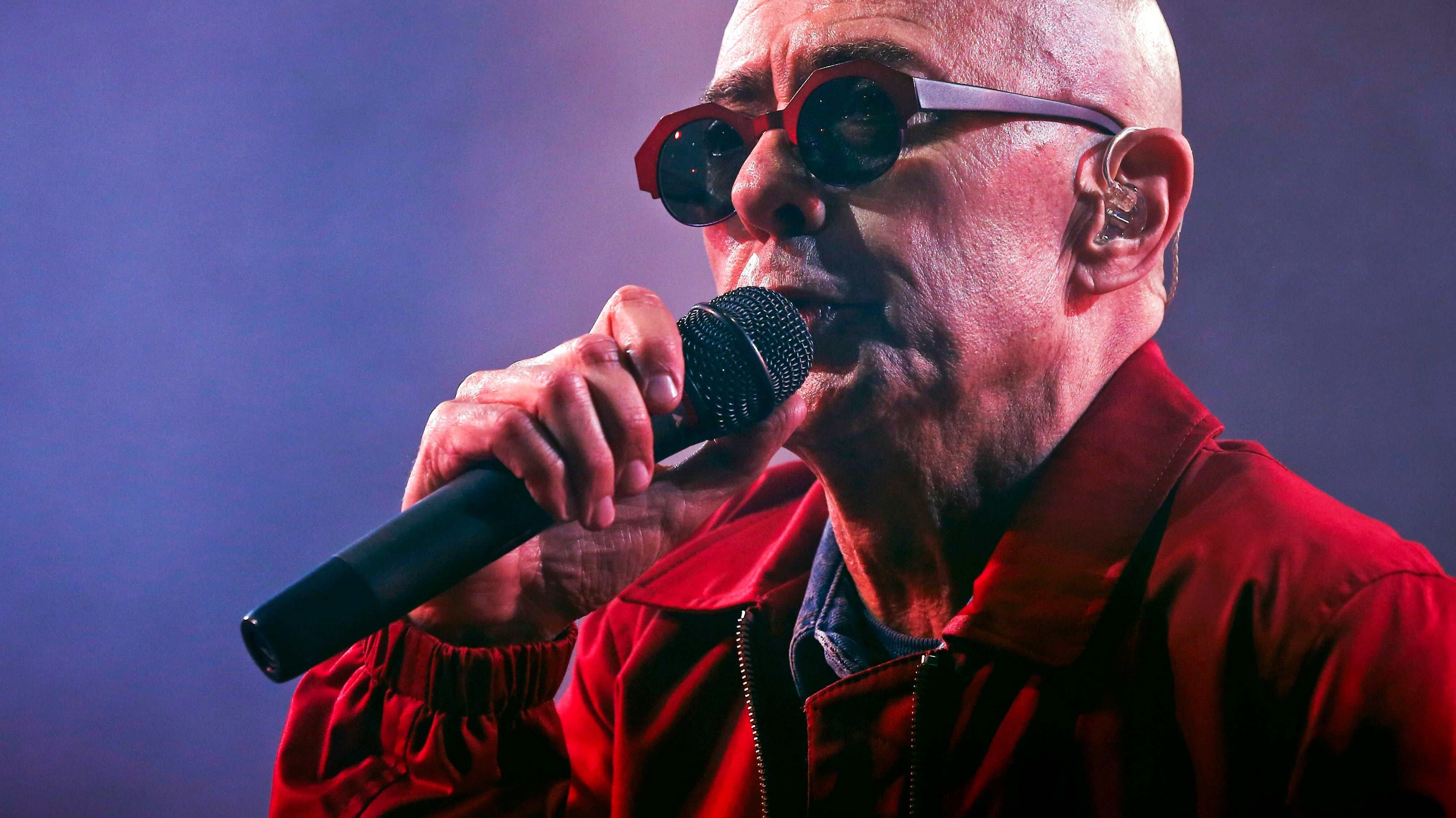 El cantante argentino Indio Solari actúa en Olavarría, Argentina, el 11 de marzo de 2017
