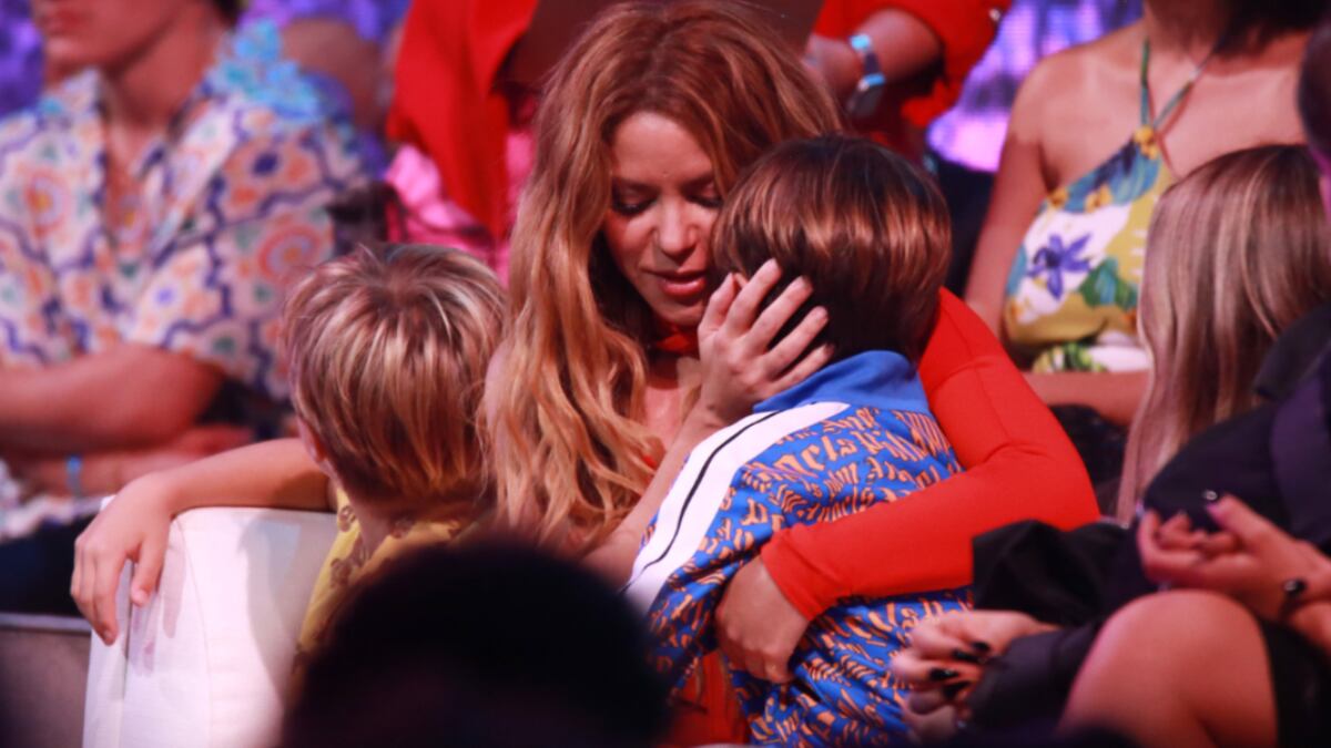 Shakira junto a sus hijos Sasha y Milan