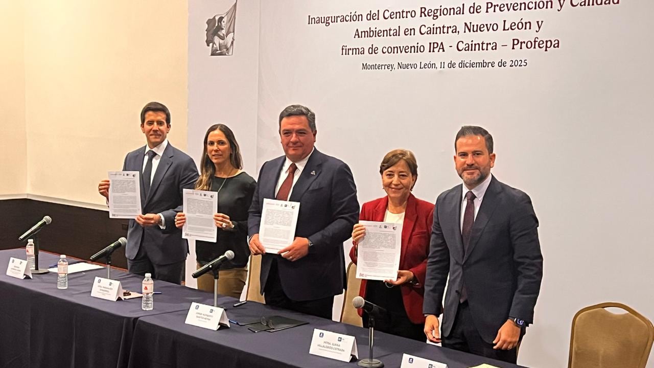 Autoridades estatales y federales firmaron el convenio.