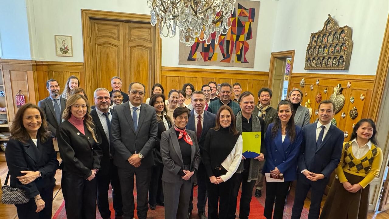 La Secretaría de Turismo de Nuevo León realizó una presentación de destino en París ante medios de comunicación, operadores turísticos, agencias de viajes y representantes del sector turístico.
