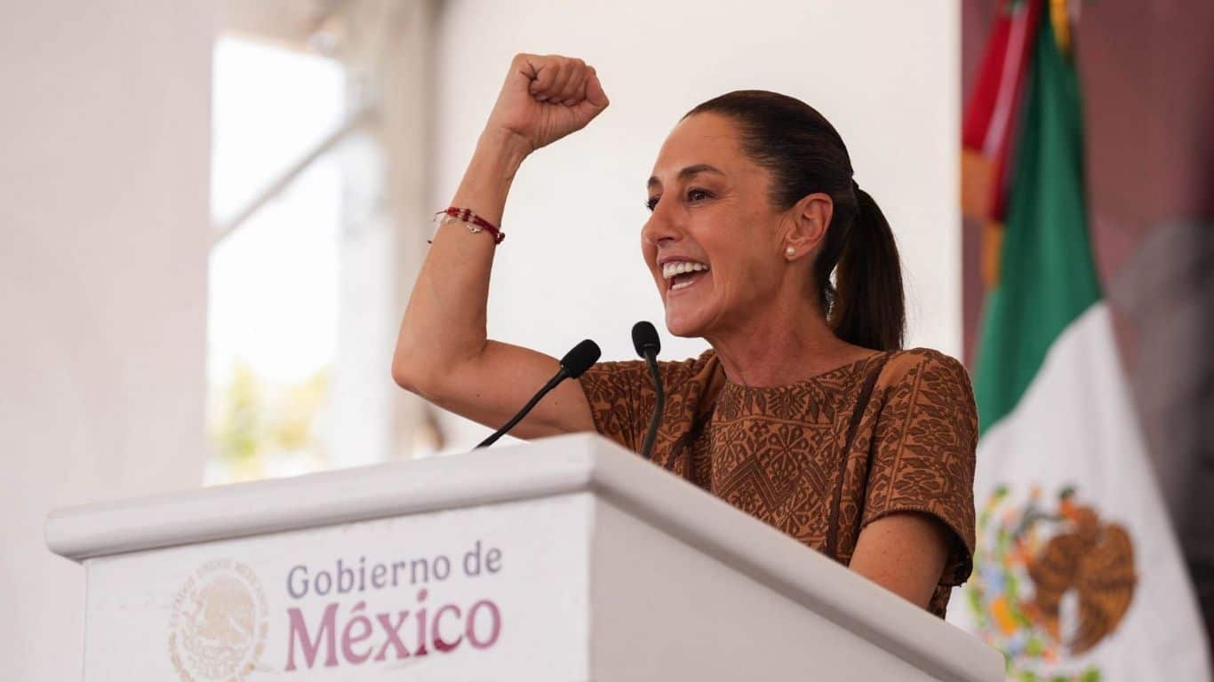 Claudia Sheinbaum felicita a las madres