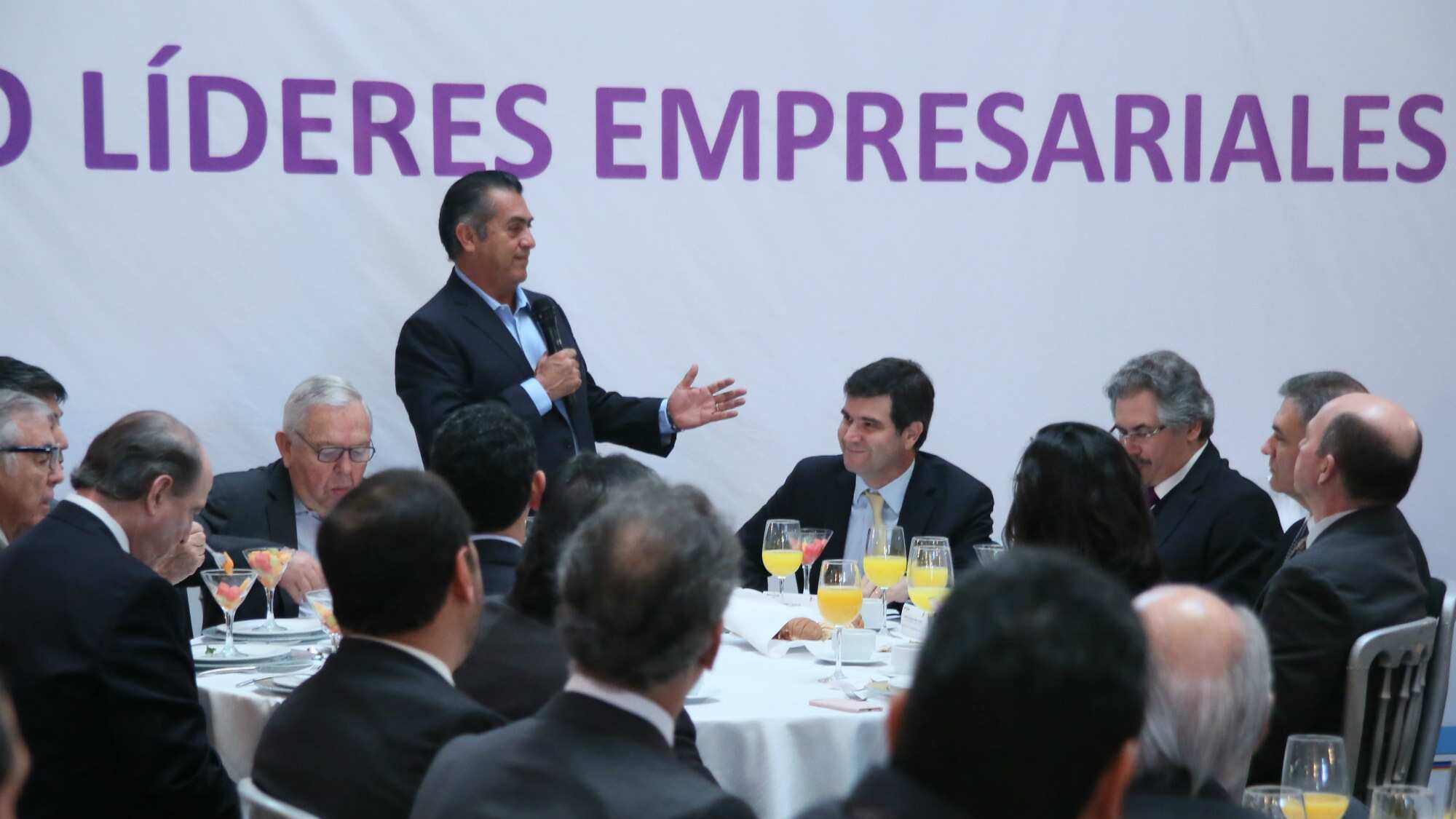 El Bronco se reunió con empresarios