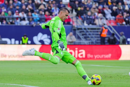 Nahuel Guzmán protagoniza escandaloso error en el duelo Tigres contra San Luis