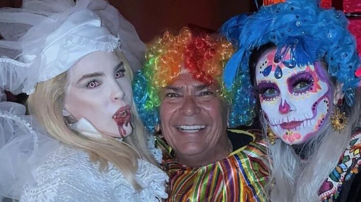 Papa de Checo Pérez festeja con Belinda el Halloween