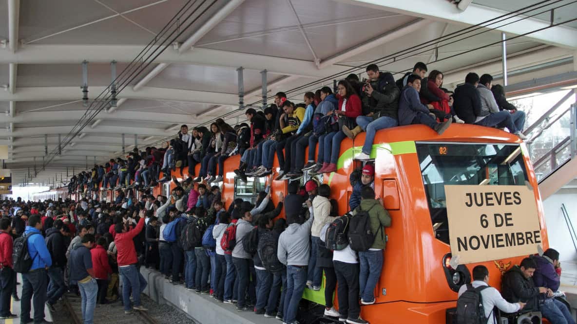 Líneas 2, 3, 7, 8, 12 y A reportan demoras; usuarios afirman que los trenes tardan hasta ocho minutos.