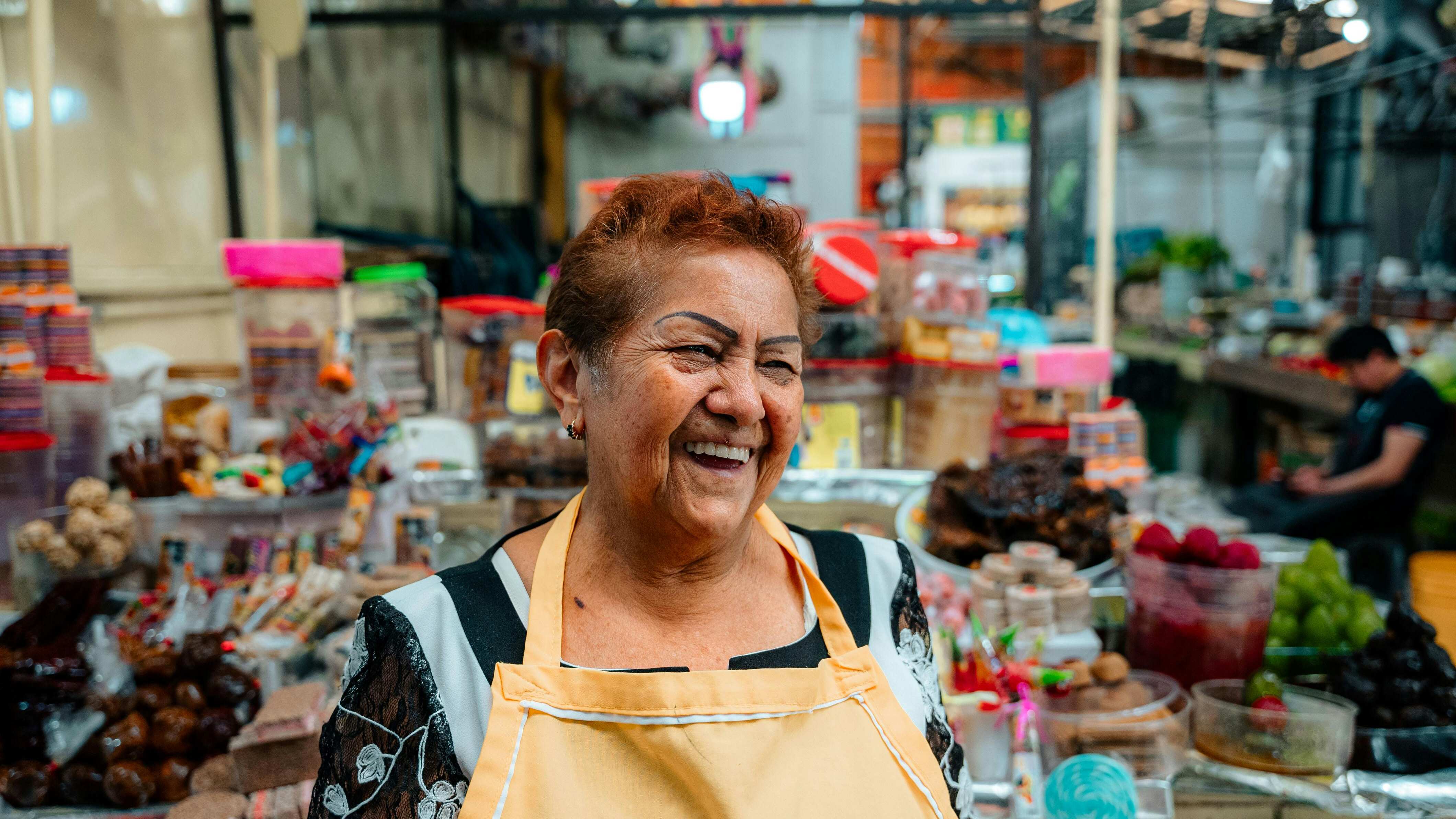 A través de una campaña se busca visibilizar la labor de las personas que atienden las tienditas de la esquina, además de mostrar su valor e importancia