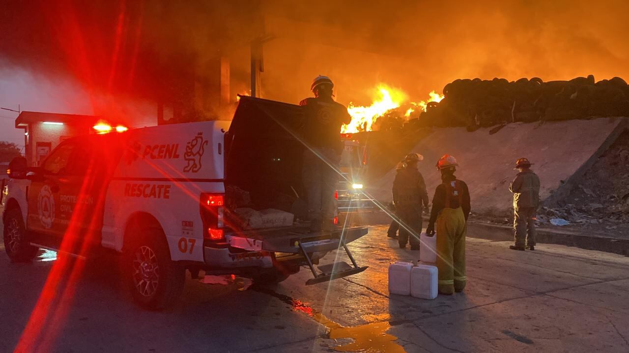 El incendio se registró a partir de las 04:25 horas de este martes.