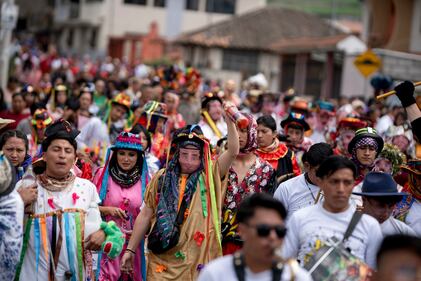 Diablos salen a la calle en Ecuador para dar la bienvenida a 2024