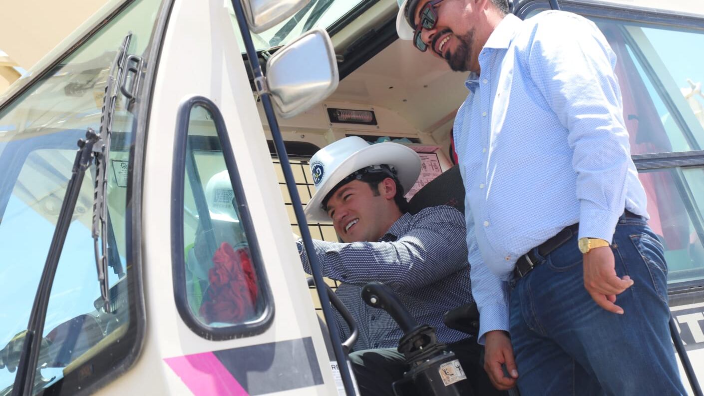 Samuel García y Luis Carlos Alatorre Cejudo, director general del Organismo de la Cuenca Río Bravo, Conagua.