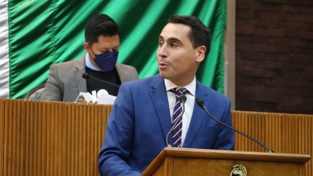 Luis Susarrey indicó que los cables en desuso pueden llegar a ser peligrosos para la ciudadanía.