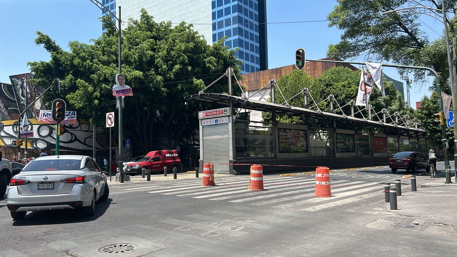 Metrobís Línea 1: Continúa cierre por vecinos afectados por agua contaminada en Benito Juárez