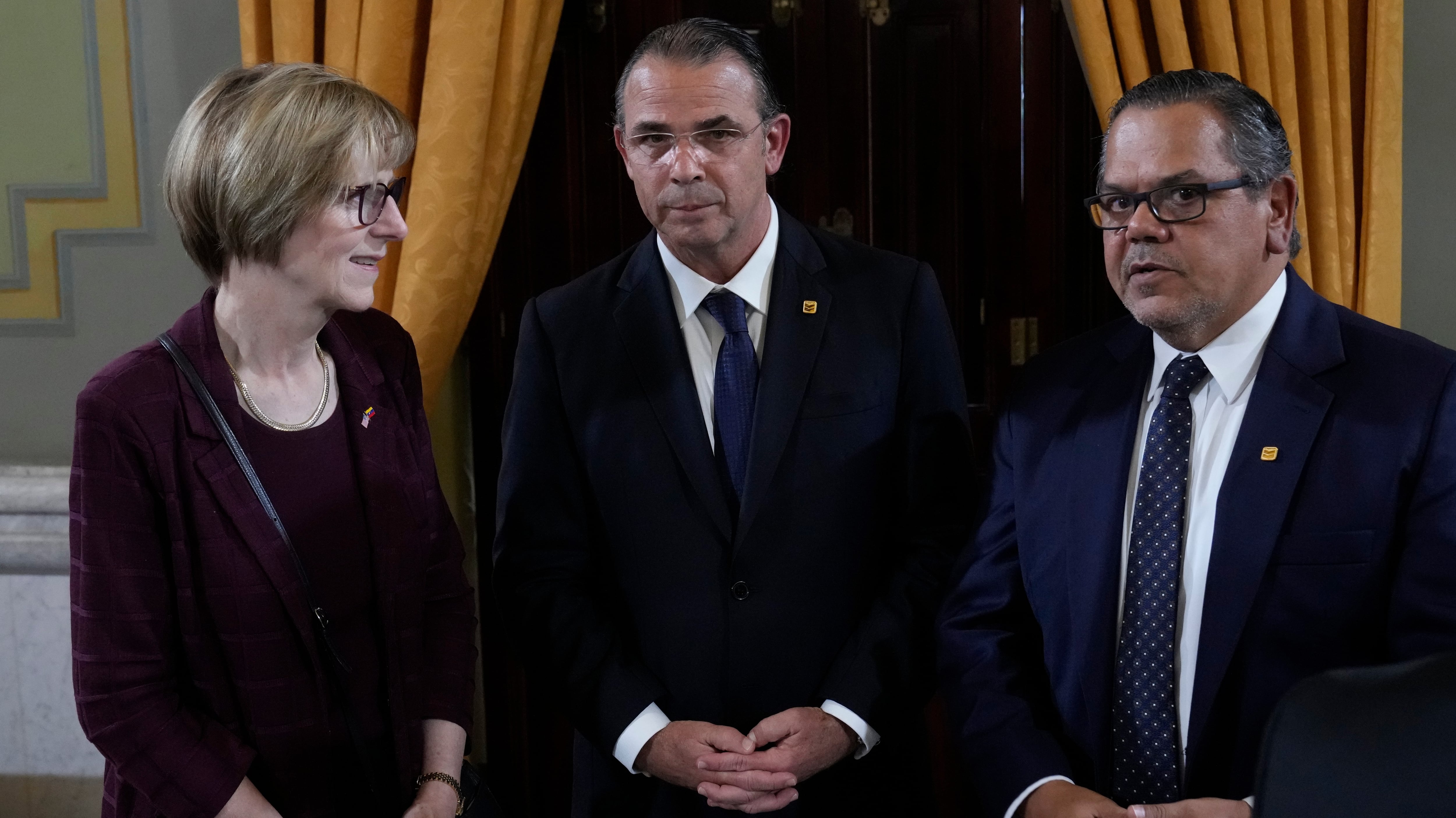 Tras su salida, la diplomática regresará a Washington para retomar su cargo previo como asesora de política exterior, mientras que Barrett asumirá la conducción de la misión en una etapa enfocada en dar continuidad a la relación bilateral.