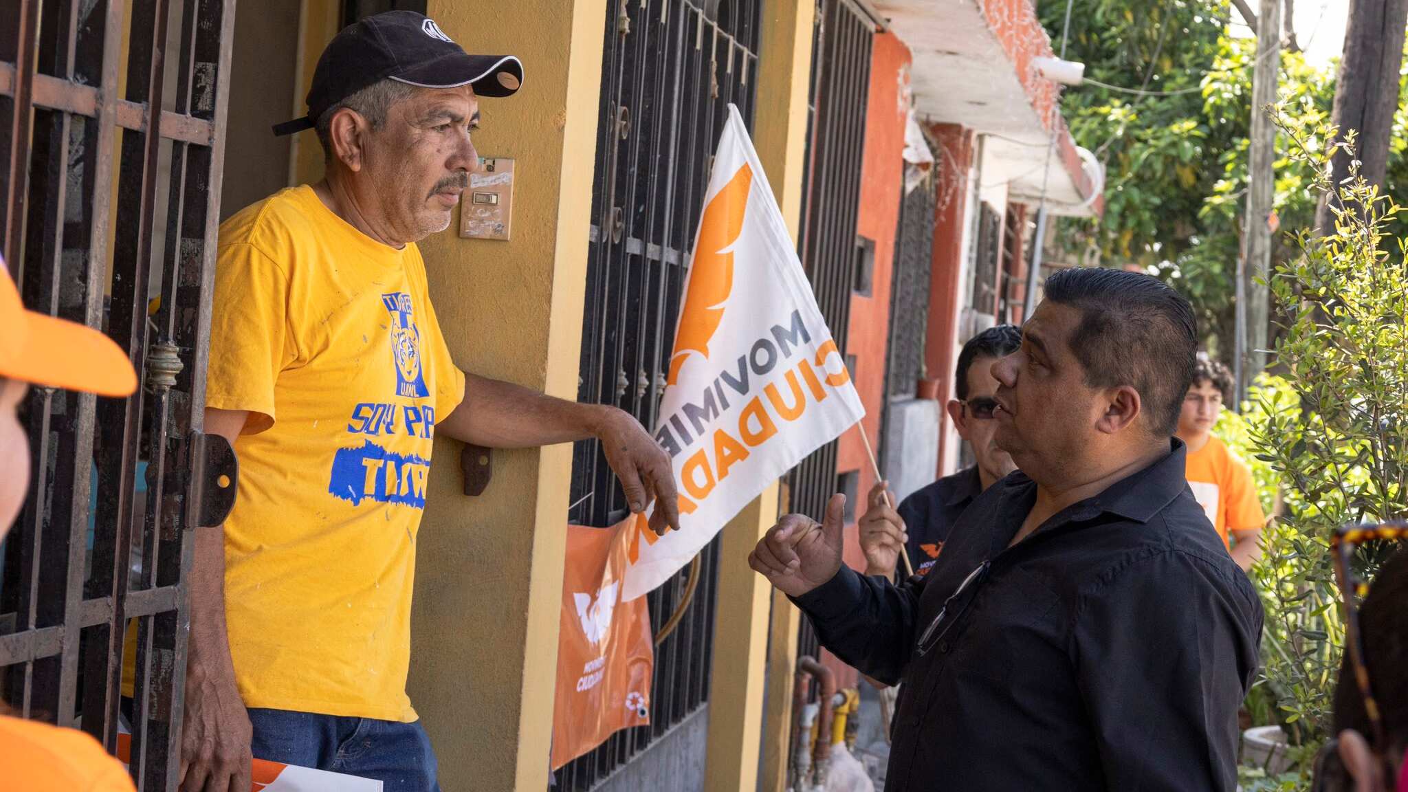 Mario Escobar, padre de Debanhi, padece críticas al iniciar campaña para diputado