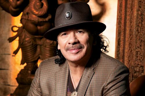 Carlos Santana cumple 77 años: ¿Cuál ha sido el impacto del guitarrista mexicano en la música latina?