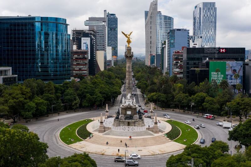 La Columna del Ángel de la Independencia, ubicada sobre Paseo de la Reforma, luce restaurada tras más de dos años de trabajos.