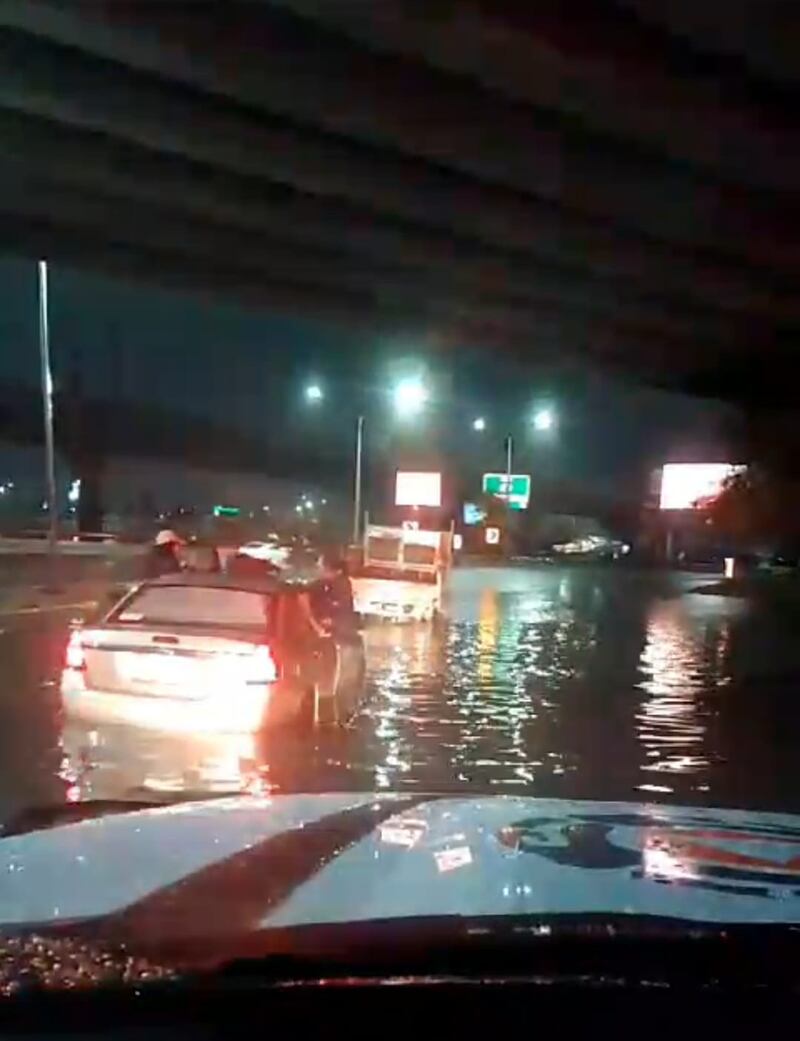 Morones Prieto registró inundaciones a la altura de la colonia Buenos Aires.