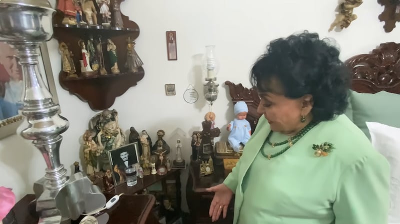 Bebé en el altar de Carmelita Salinas