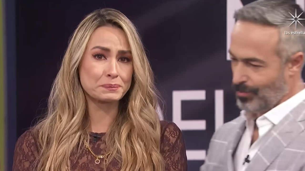 La exconductora de Telehi se quebró al anunciar la muerte de su exjefe.