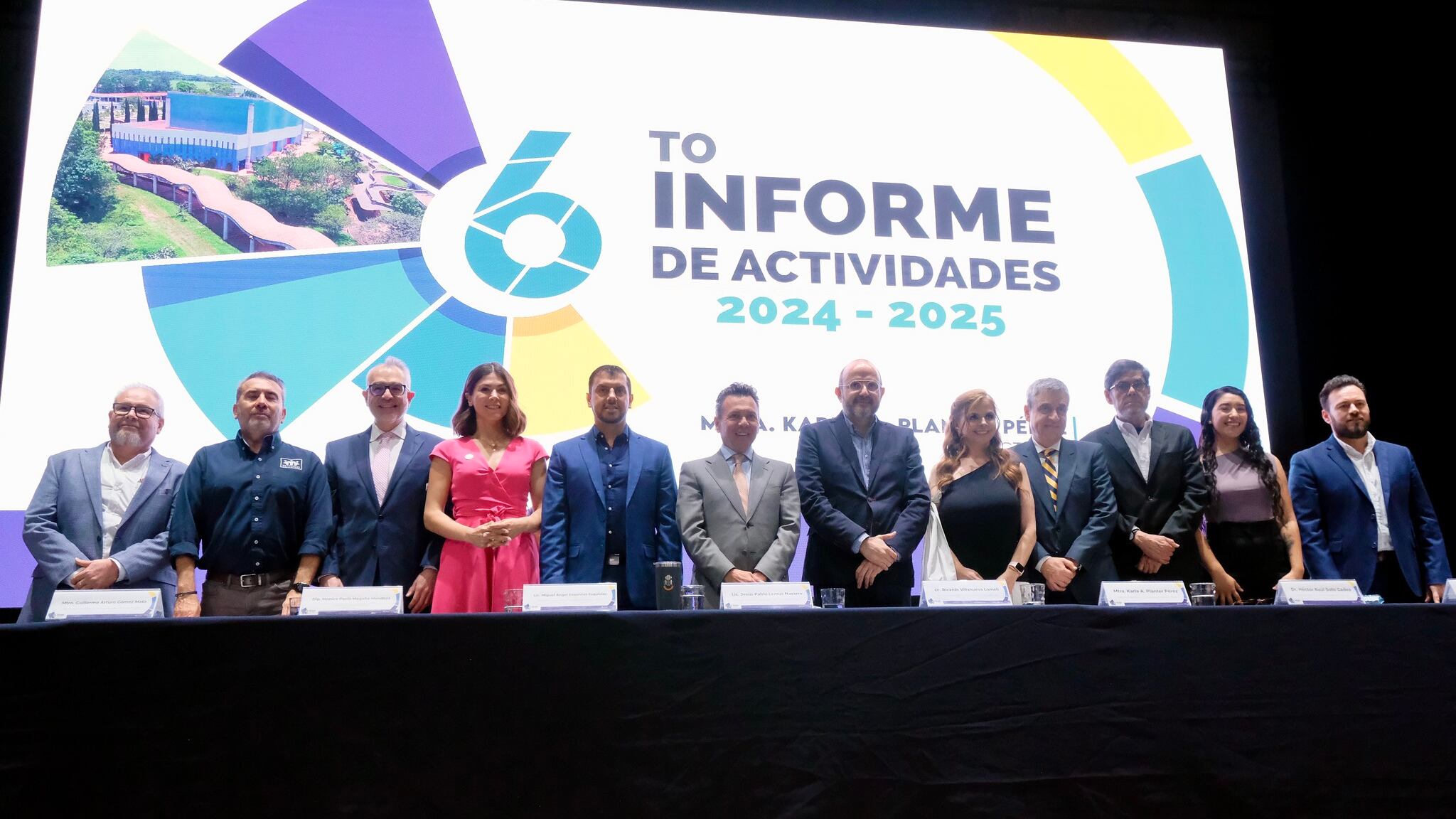 El Gobernador de Jalisco estuvo presente en el 6to informe de actividades de Karla Planter como rectora del Centro Universitario de los Altos (CUALTOS). CORTESÍA